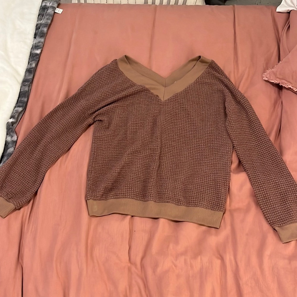 dark purple/rose knot sweater with v-neck from adreamly boutique